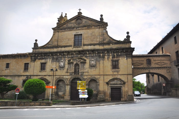 fachada de convento de las Recoletas de Tafalla