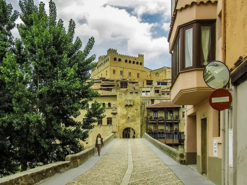 portal de san roque que ver en valderrobres si pasa por ahí