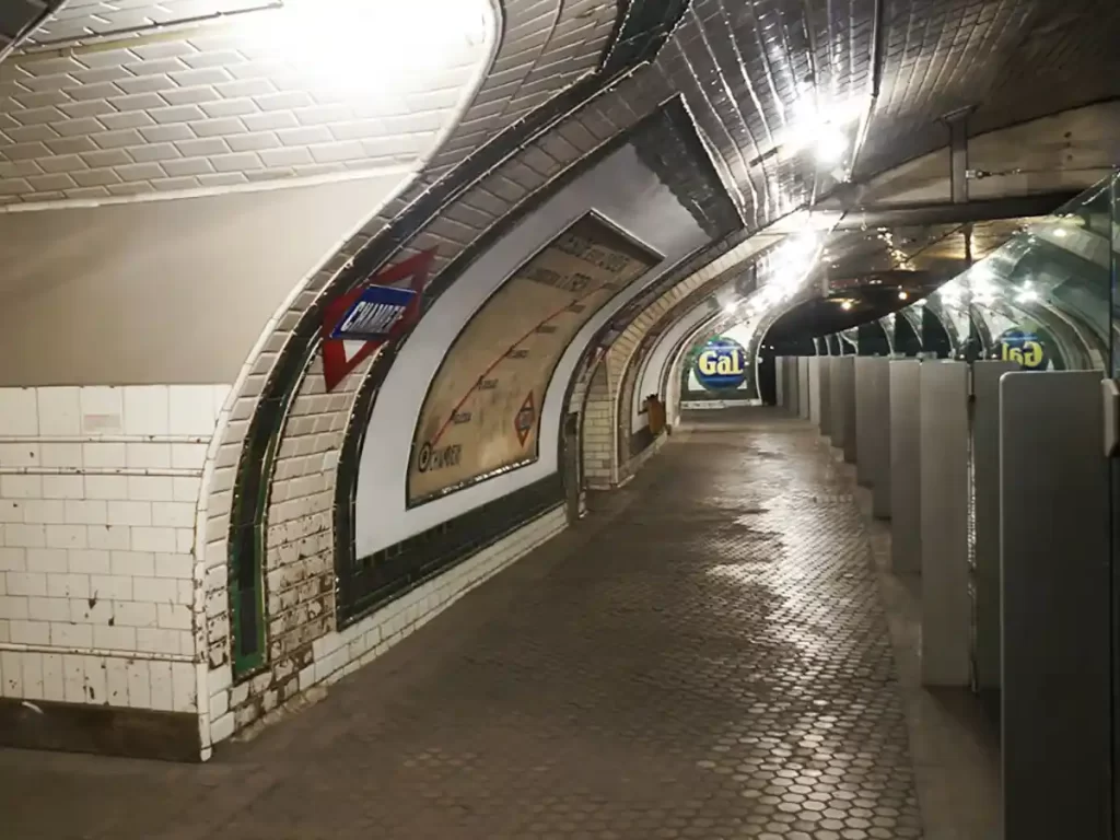 esto tienes que ver en madrid si ya lo has visto todo, la estación abandonada de chamberí