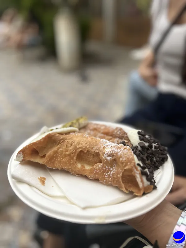 cannoli siciliano de I Segreti del Chiostro, en el monasterio de santa catalina de alejandría en Palermo