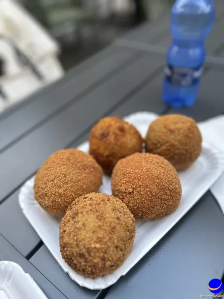 arancinos de Canusciuti Sicilian Café en catania