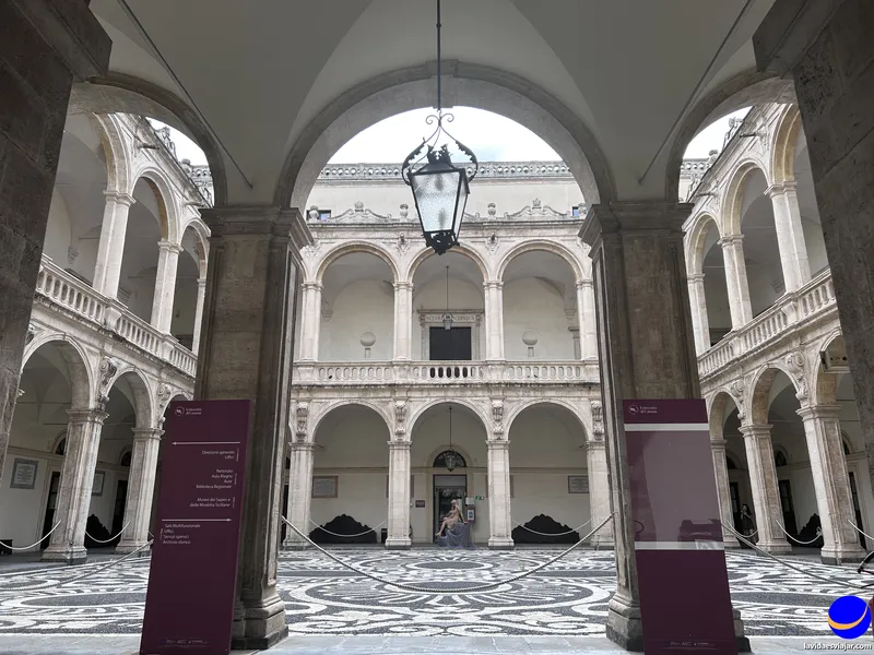 patio del Palacio de la Universidad de Catania