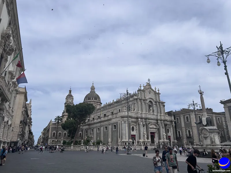 plaza del duomo de catania,
