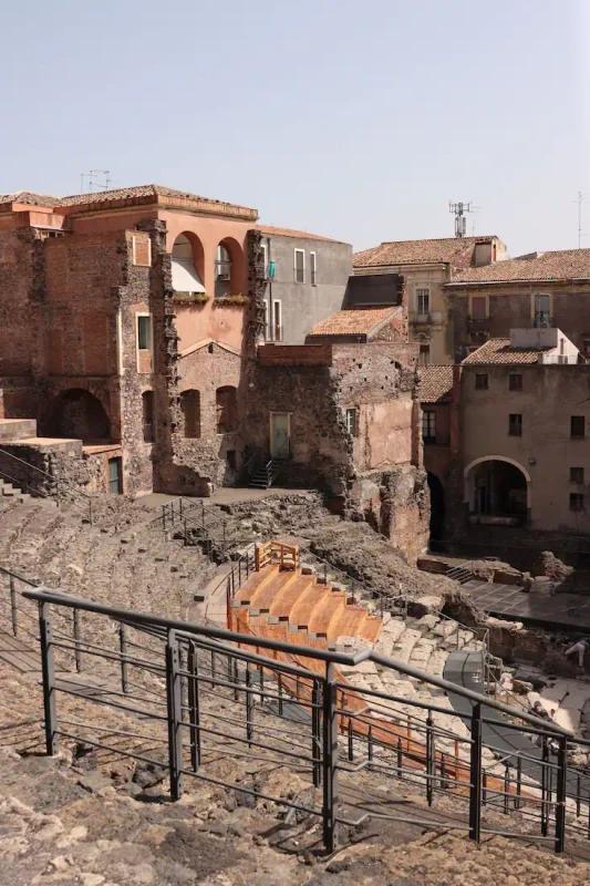 teatro grecorromano de catania desde un lateral